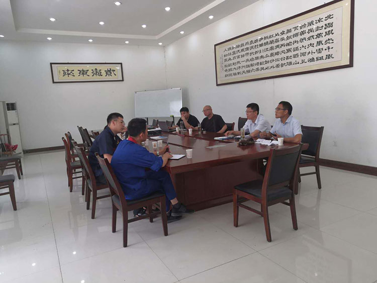 熱烈歡迎歡迎唐山客戶蒞臨山東東達(dá)對訂做的給煤機(jī)進(jìn)行驗(yàn)收